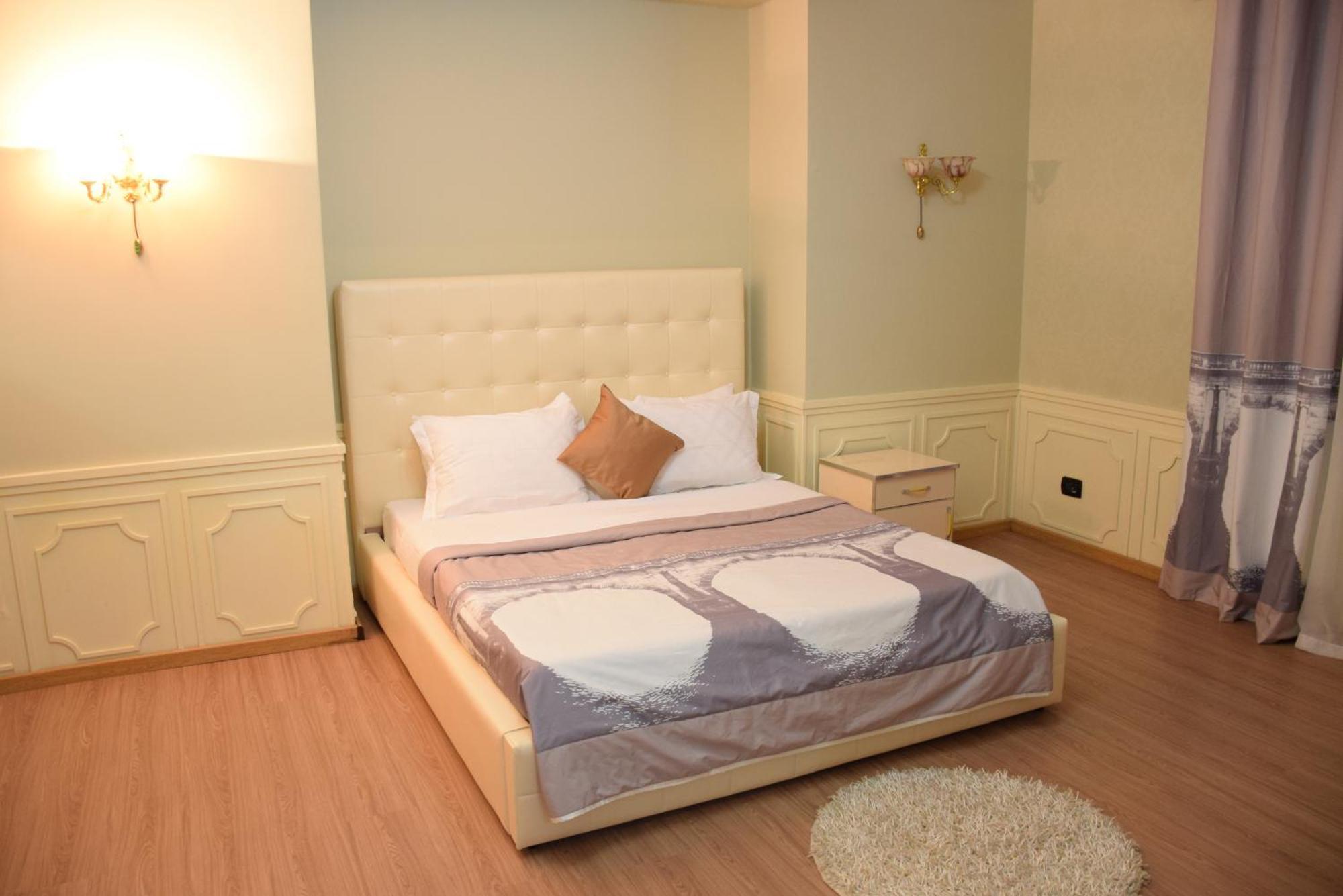 Hotel Eagle Тирана Экстерьер фото