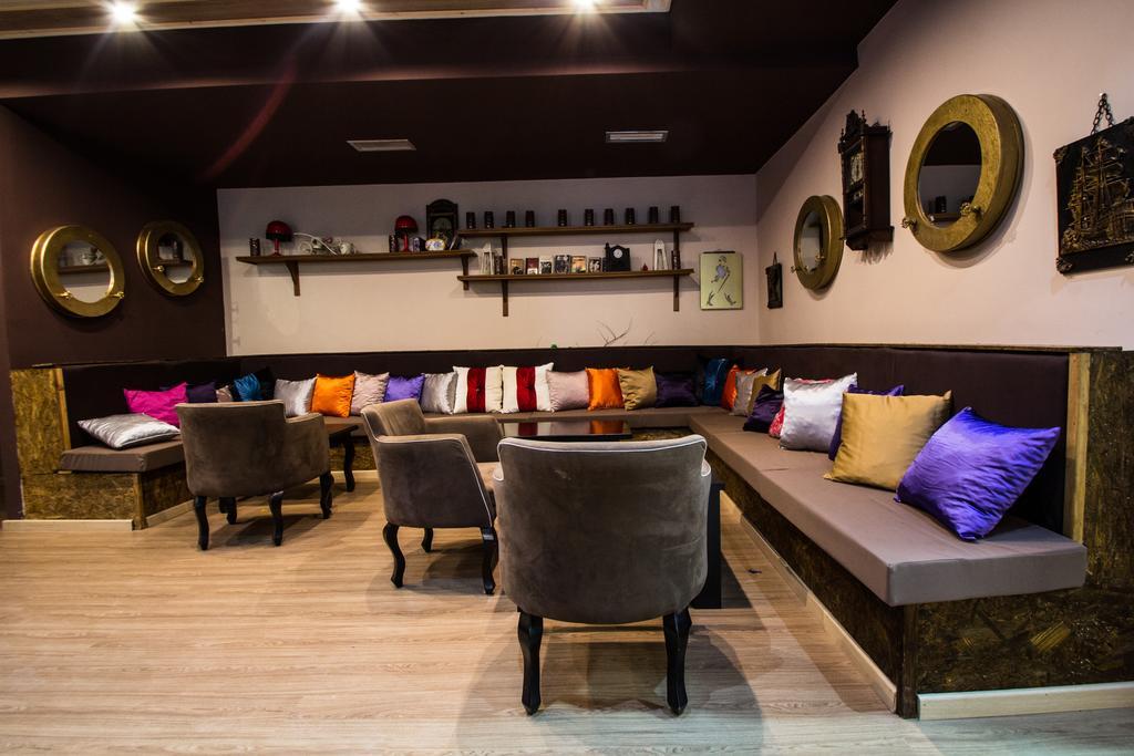 Hotel Eagle Тирана Экстерьер фото
