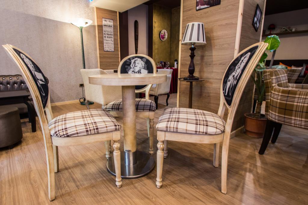 Hotel Eagle Тирана Экстерьер фото