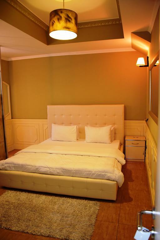 Hotel Eagle Тирана Экстерьер фото