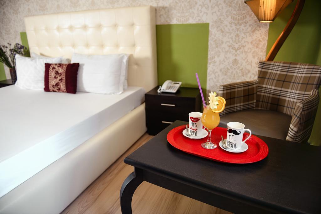 Hotel Eagle Тирана Экстерьер фото