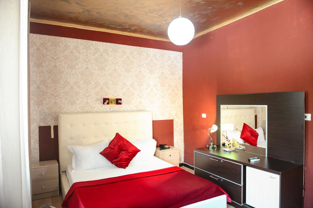 Hotel Eagle Тирана Экстерьер фото