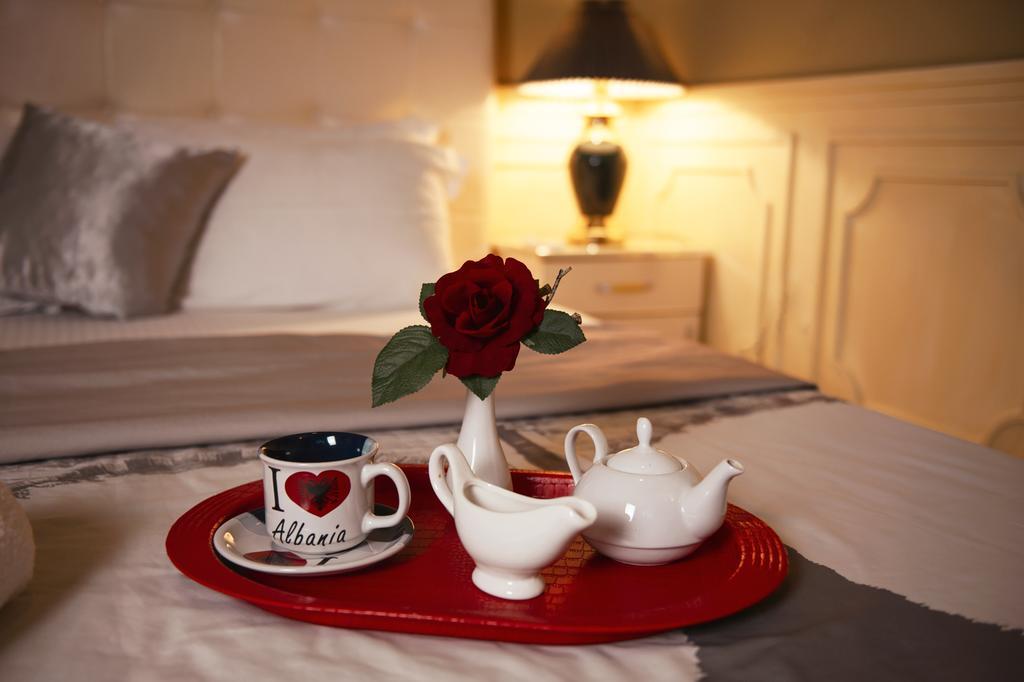 Hotel Eagle Тирана Экстерьер фото