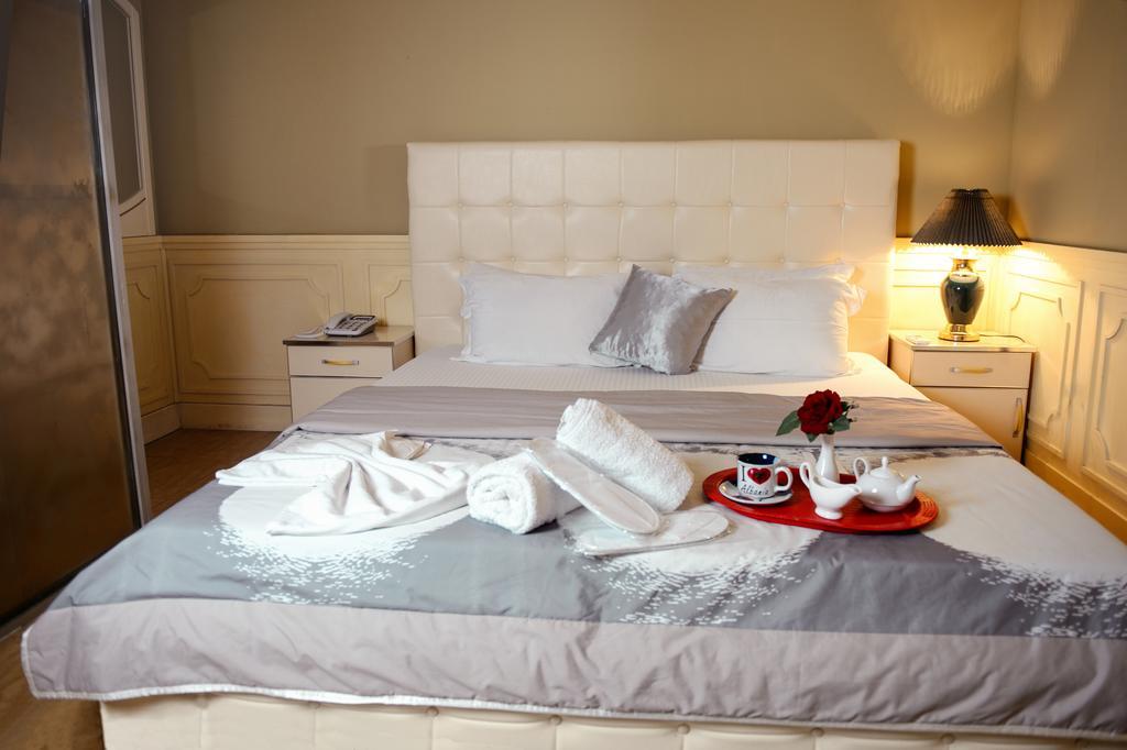 Hotel Eagle Тирана Экстерьер фото