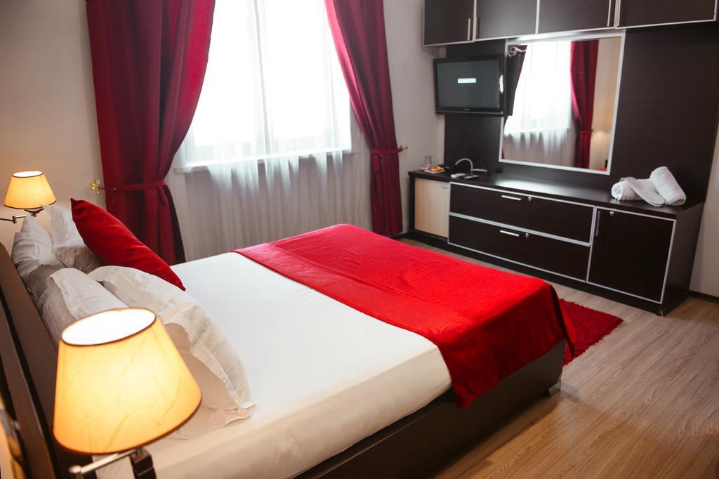Hotel Eagle Тирана Экстерьер фото