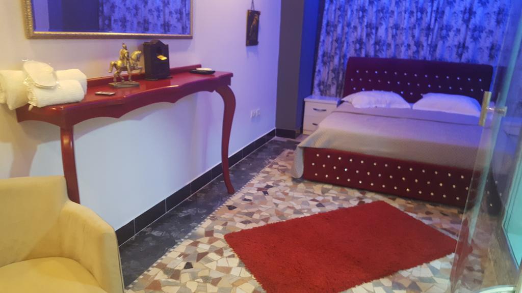 Hotel Eagle Тирана Экстерьер фото