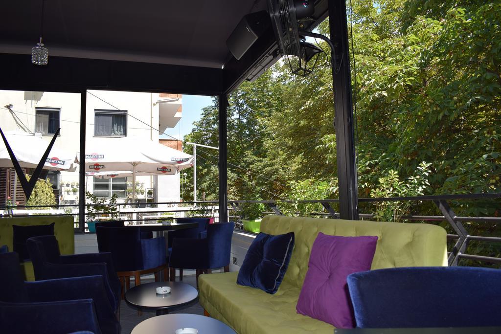 Hotel Eagle Тирана Экстерьер фото