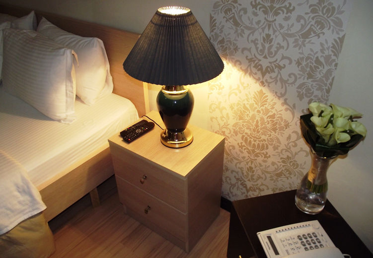 Hotel Eagle Тирана Экстерьер фото
