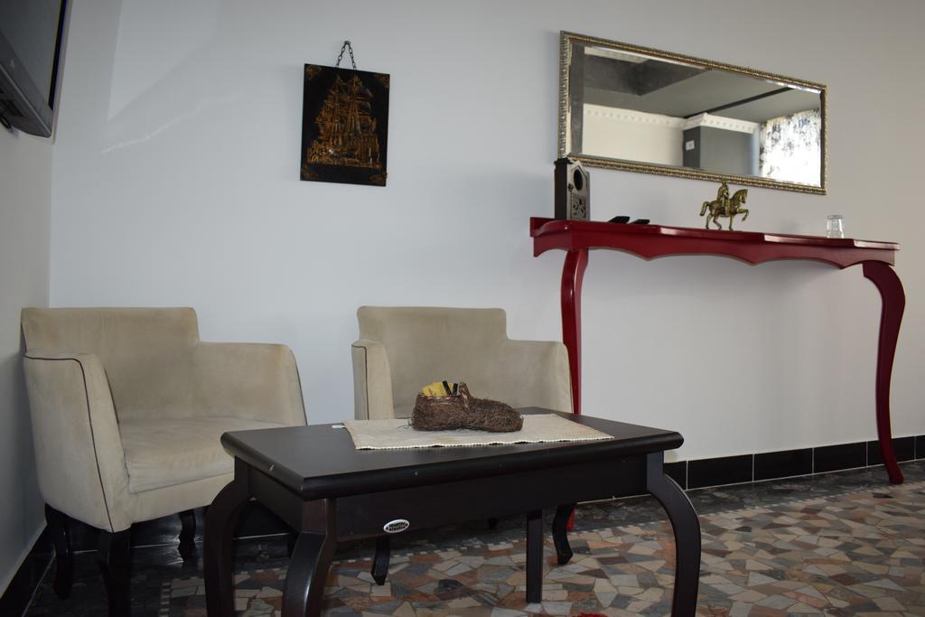 Hotel Eagle Тирана Экстерьер фото