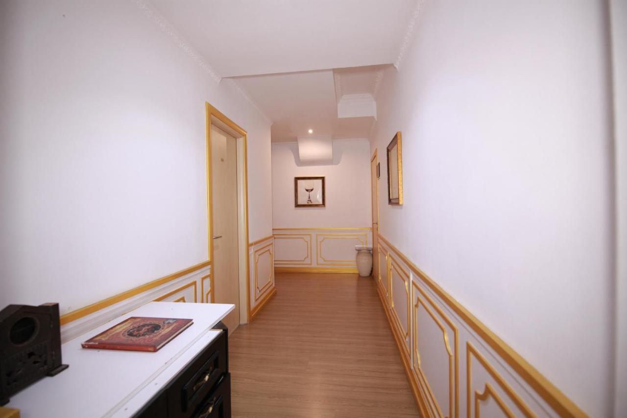 Hotel Eagle Тирана Экстерьер фото