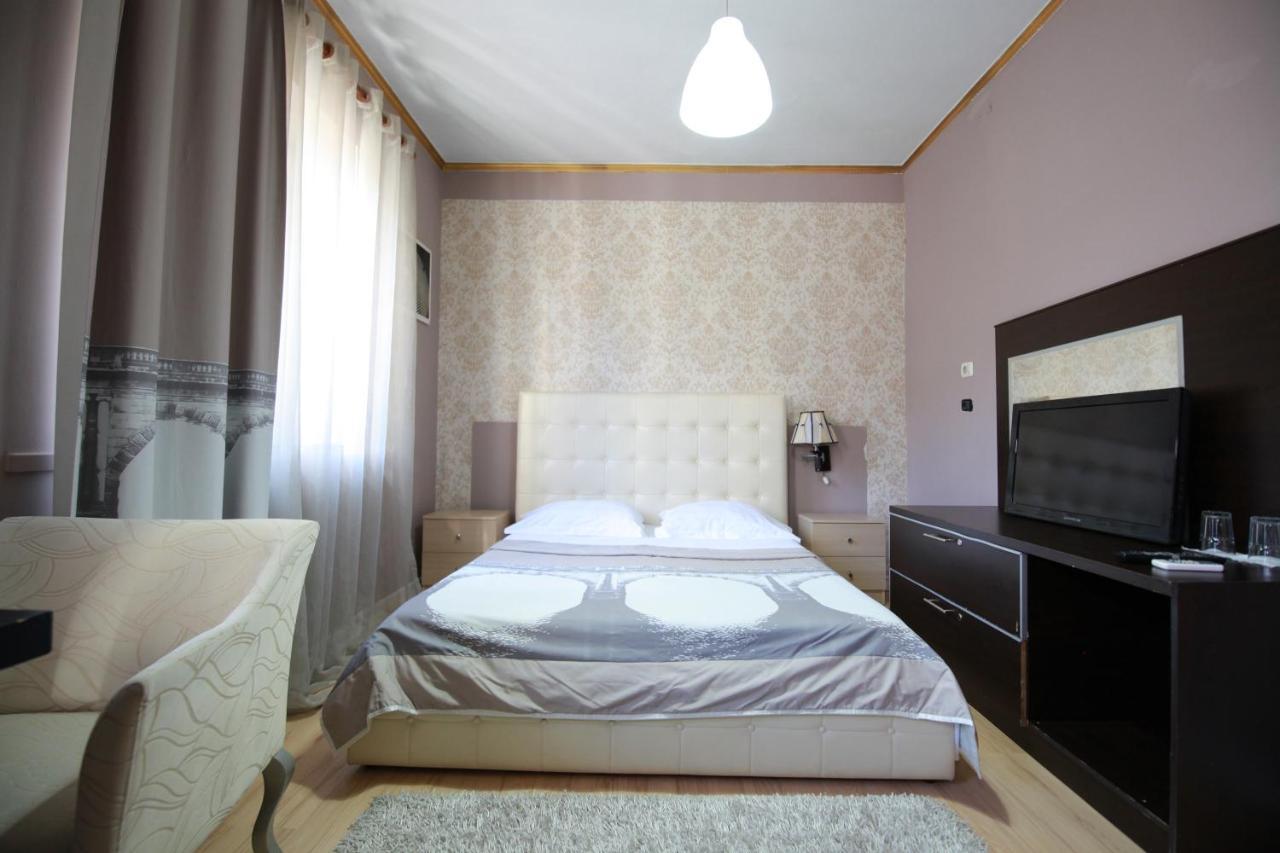 Hotel Eagle Тирана Экстерьер фото