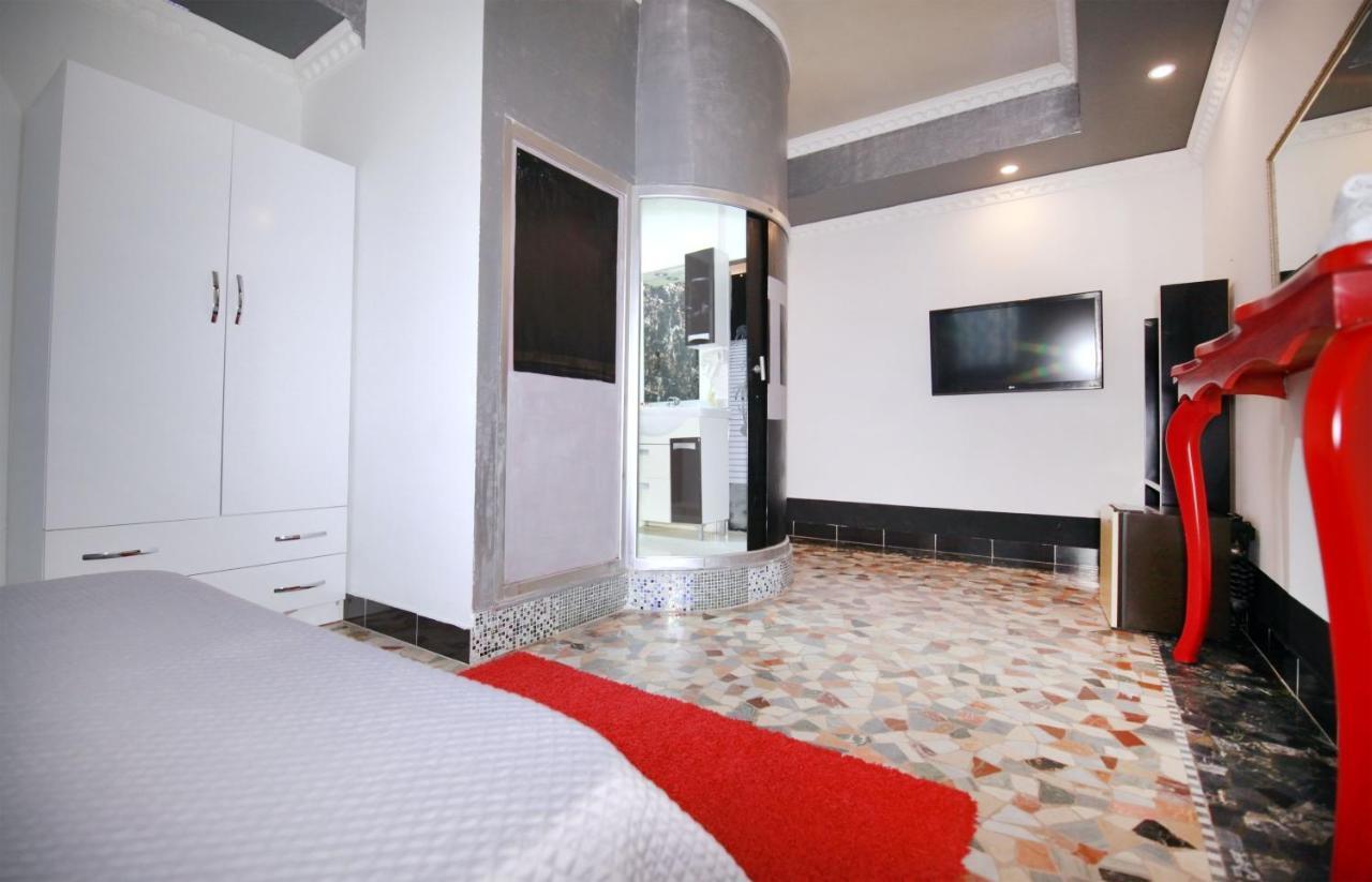 Hotel Eagle Тирана Экстерьер фото